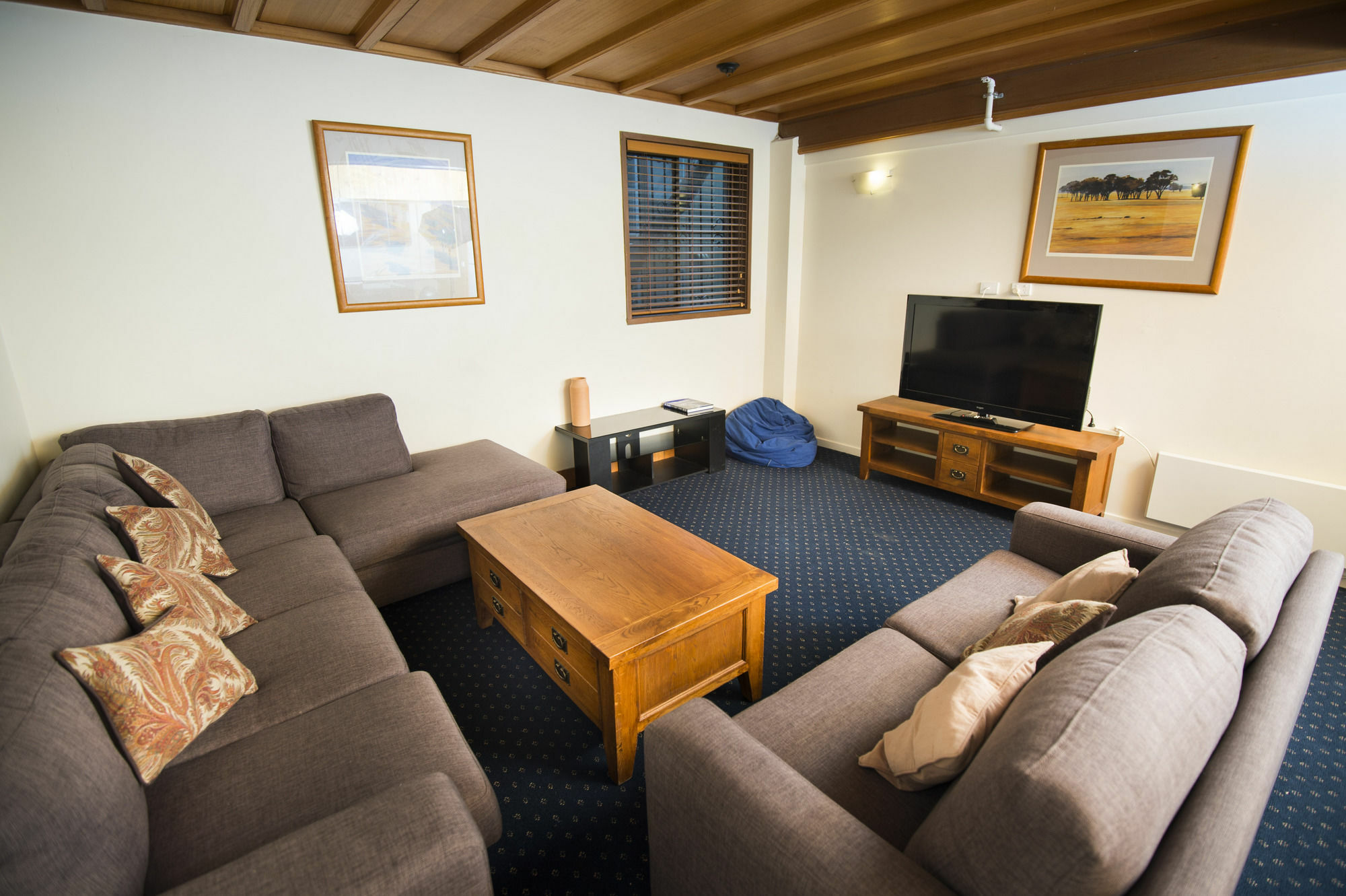 Enzian Hotel Mt Buller マウント・ブラー エクステリア 写真