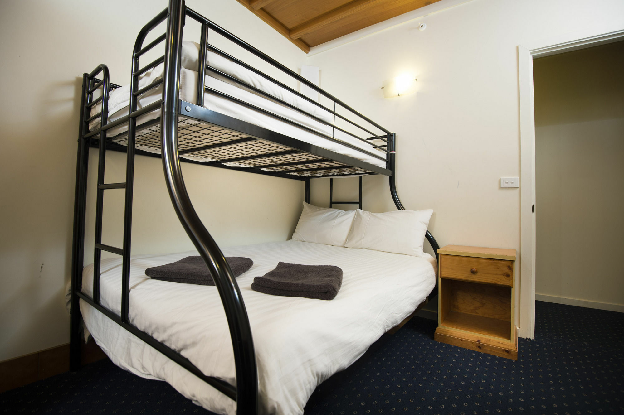 Enzian Hotel Mt Buller マウント・ブラー エクステリア 写真